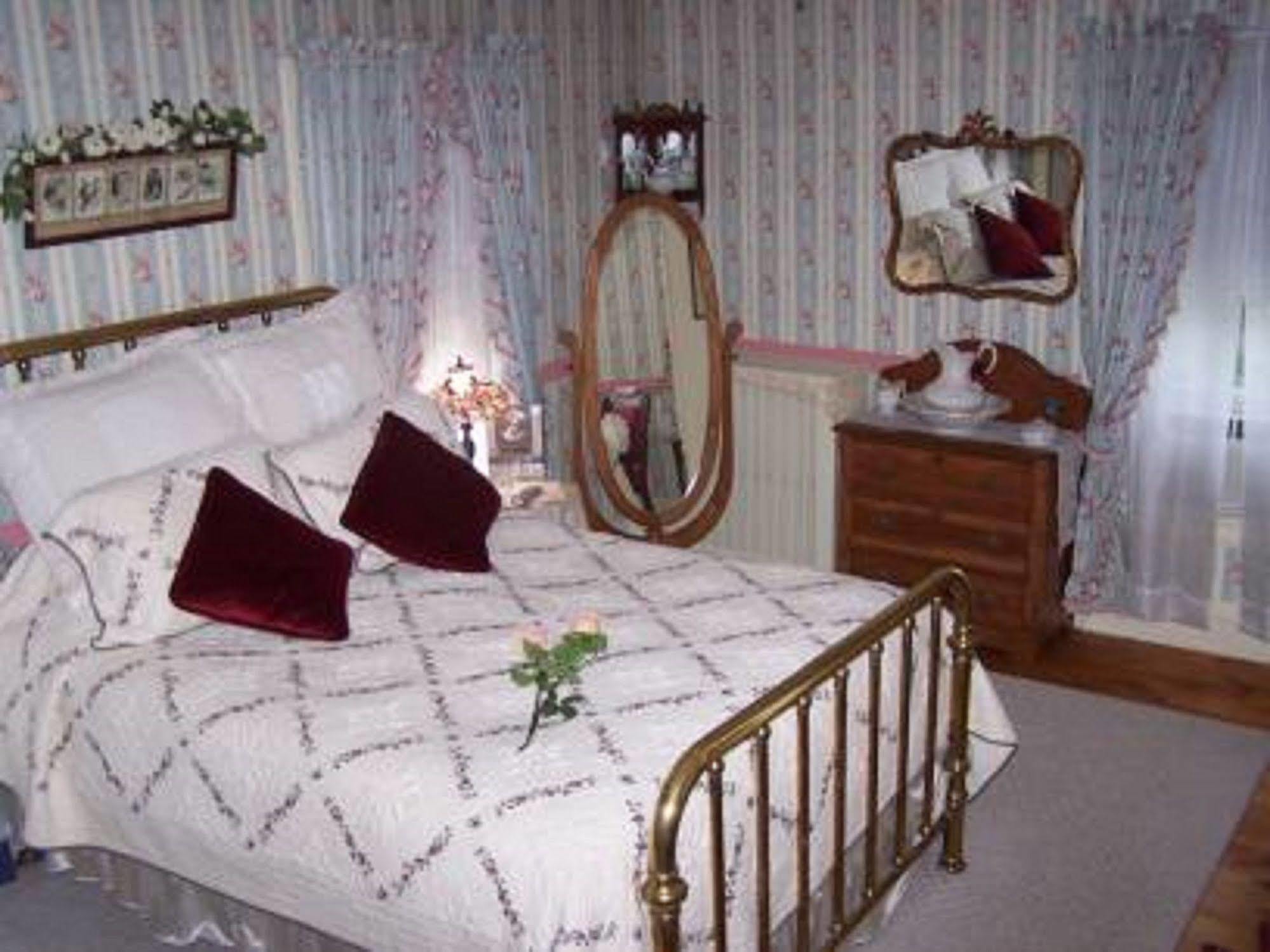 Bellinger Rose Bed & Breakfast Herkimer Habitación foto